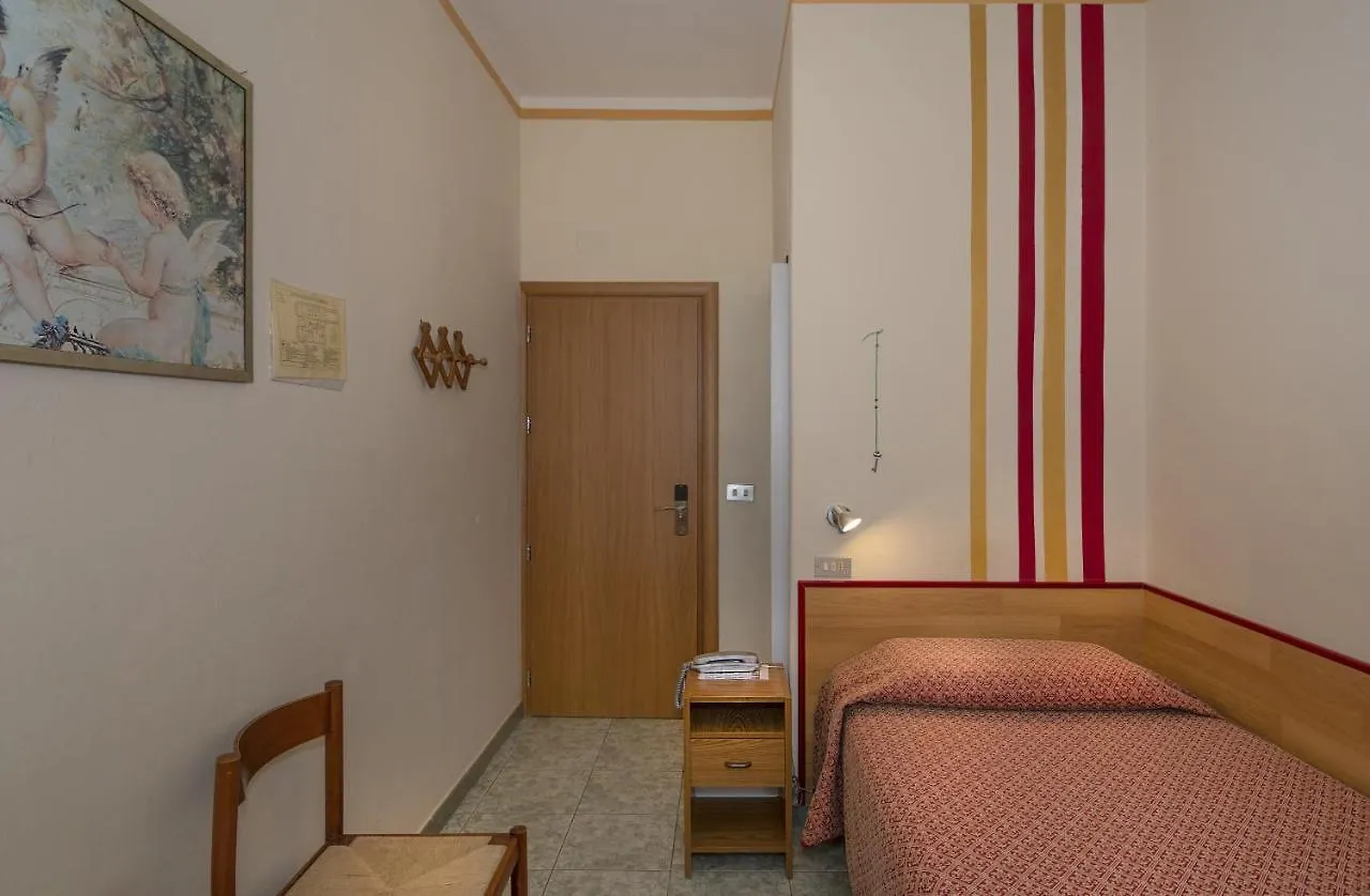Hotel Dolly Viareggio 3*,